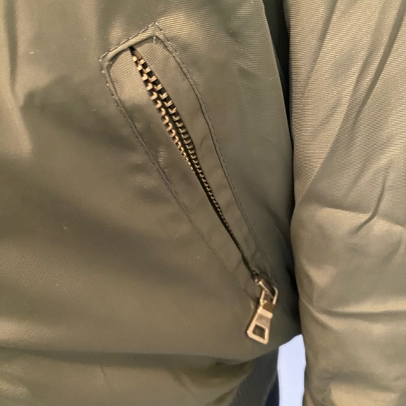 Bomber jacket in olive green size: M in excellent condition. Orange interior - Picture 7 of 10